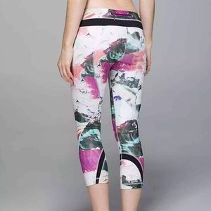 Lululemon Leggings Crop Size 4 Run Inspire Luxtreme Pigment Wave Multi Black.